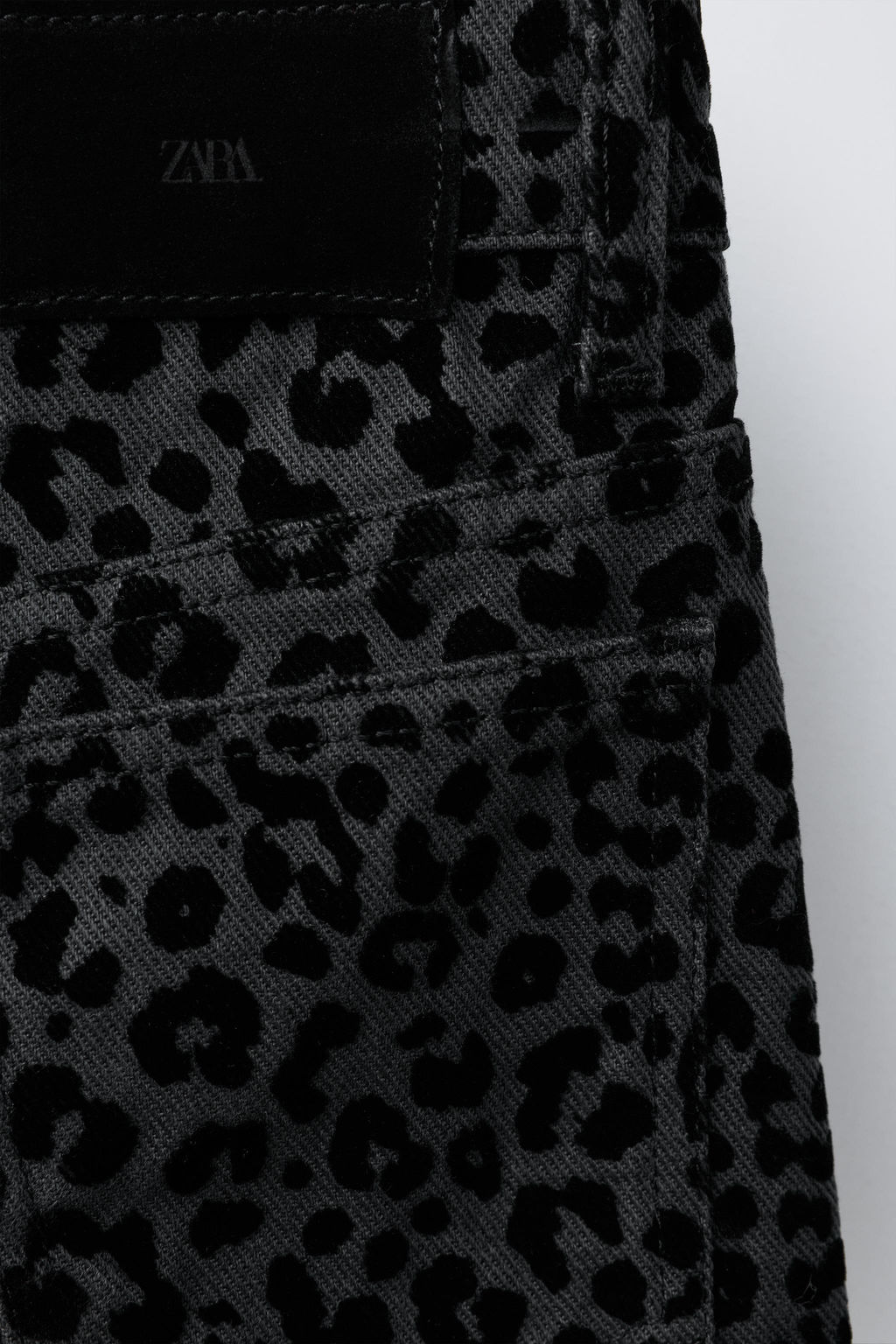 ANIMAL PRINT FLOCK WIDE-LEG JEANS - Zara фото 4