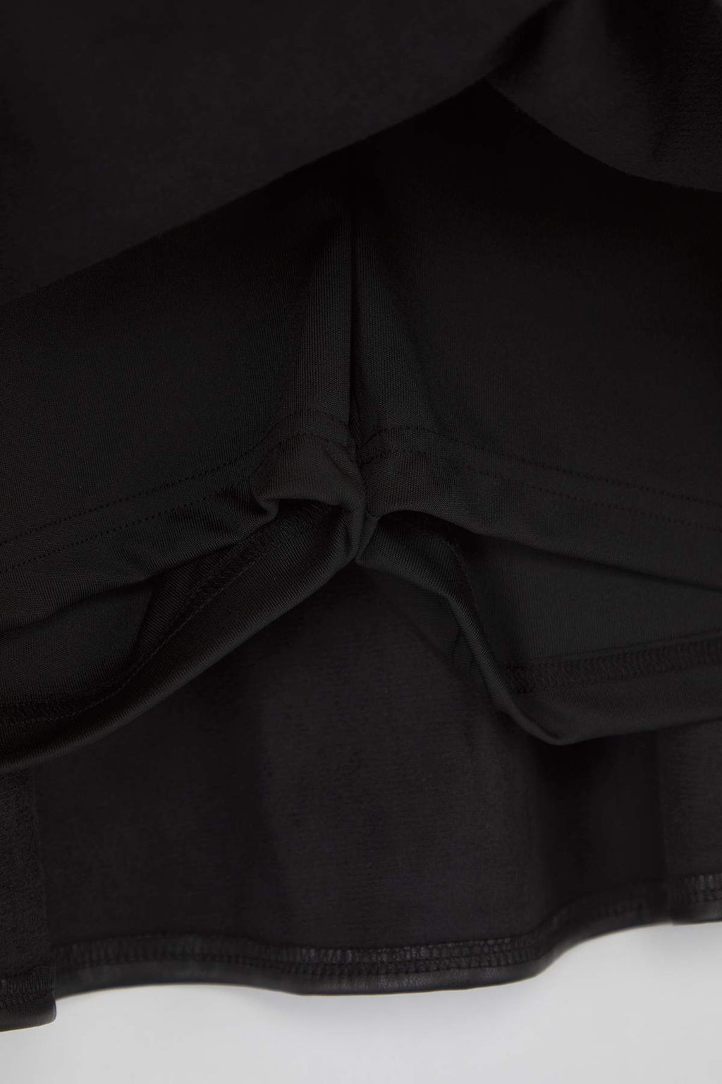 Siyah Aksesuar Detayl? K?sa/Mini Sort Etek TWOAW26SR00000 - Trendyolmilla фото 6