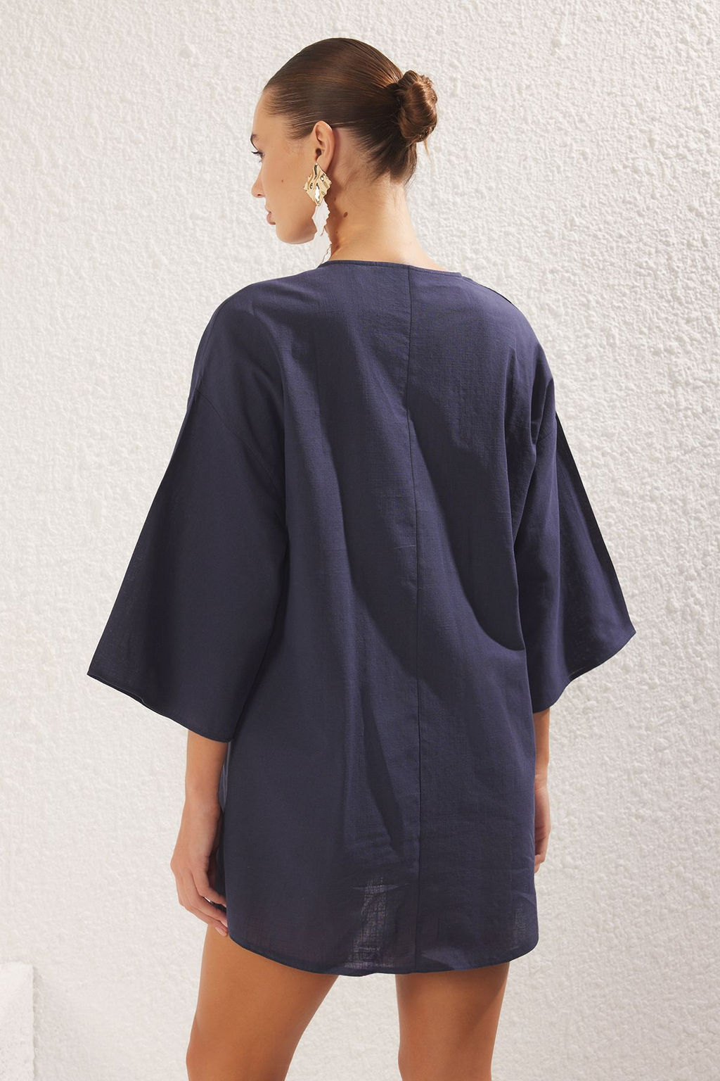 Trendyolmilla Lacivert Mini Dokuma Aksesuarl? Keten Gorunumlu Plaj Elbisesi TBESS25EL00067 фото 10