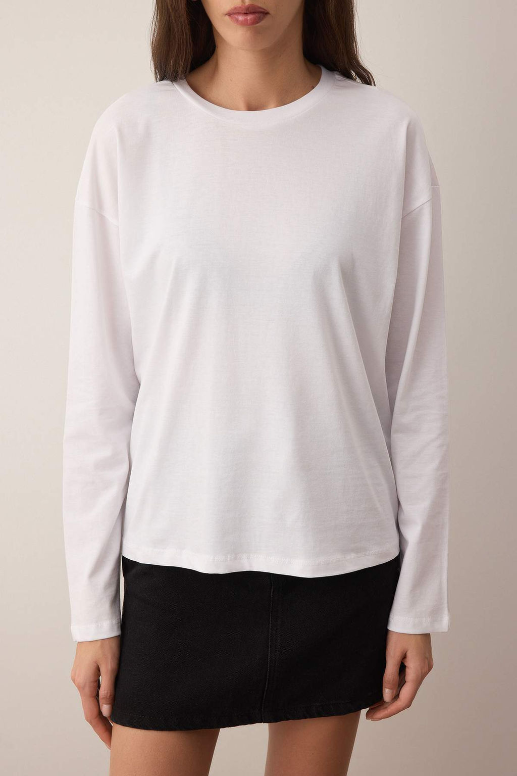 TRENDYOLMILLA Siyah-Beyaz 2li Paket %100 Suprem Oversize/Genis Kesim Orme T-Shirt TWOAW25TS00004  фото 15