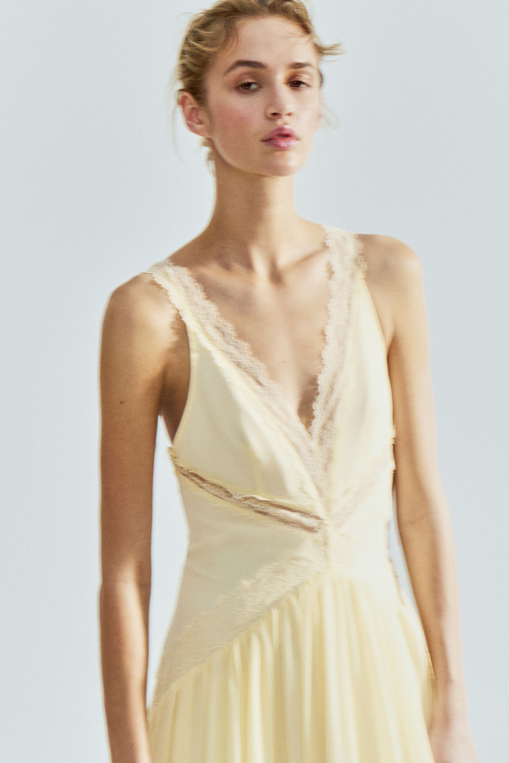 Vestido de gasa con inserciones de encaje - H&m фото 6