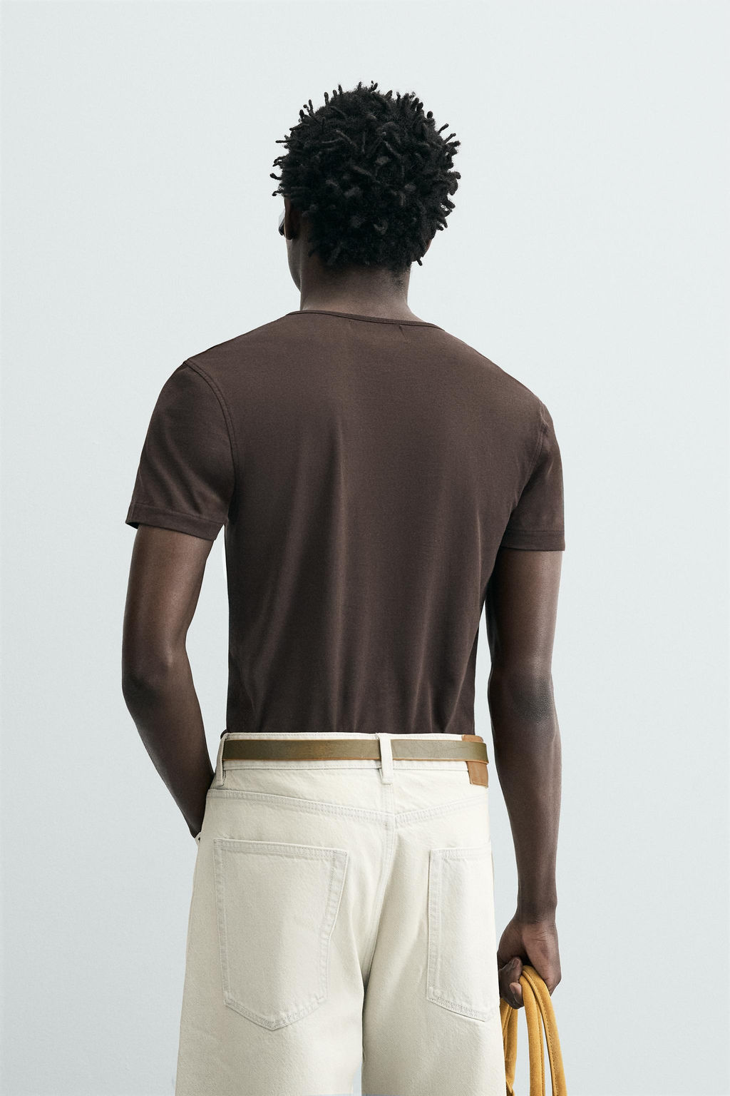 CAMISETA SLIM FIT CUELLO PANADERO / Marr?n oscuro