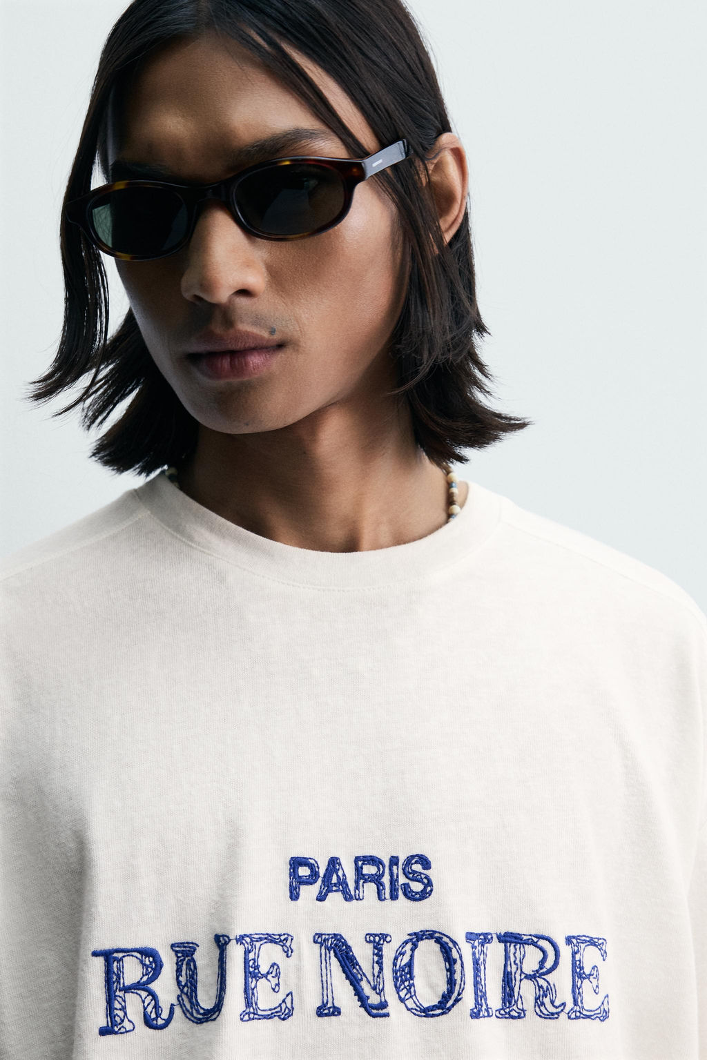 CAMISETA RELAXED FIT TEXTO BORDADO / Blanco