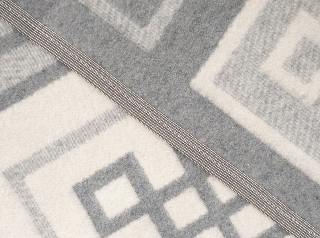 Одеяло байковое в канте 140*205 жаккард "Греция" цв. серый (Россия ВВТ)