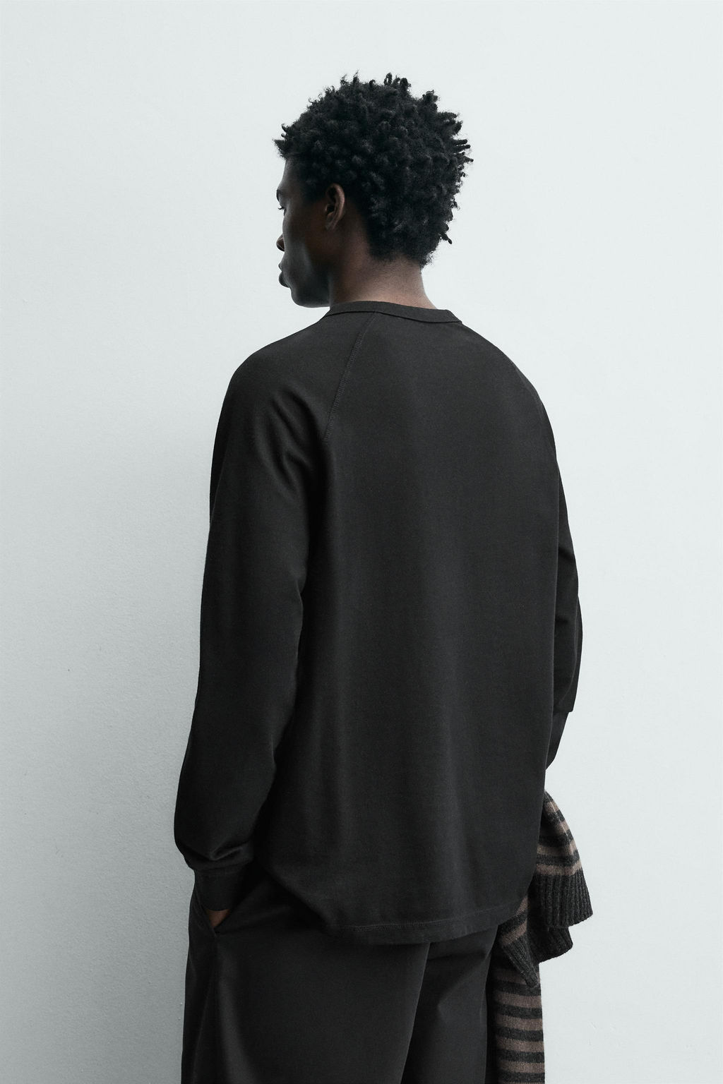 CAMISETA CUELLO PANADERO / Negro - Zara фото 3