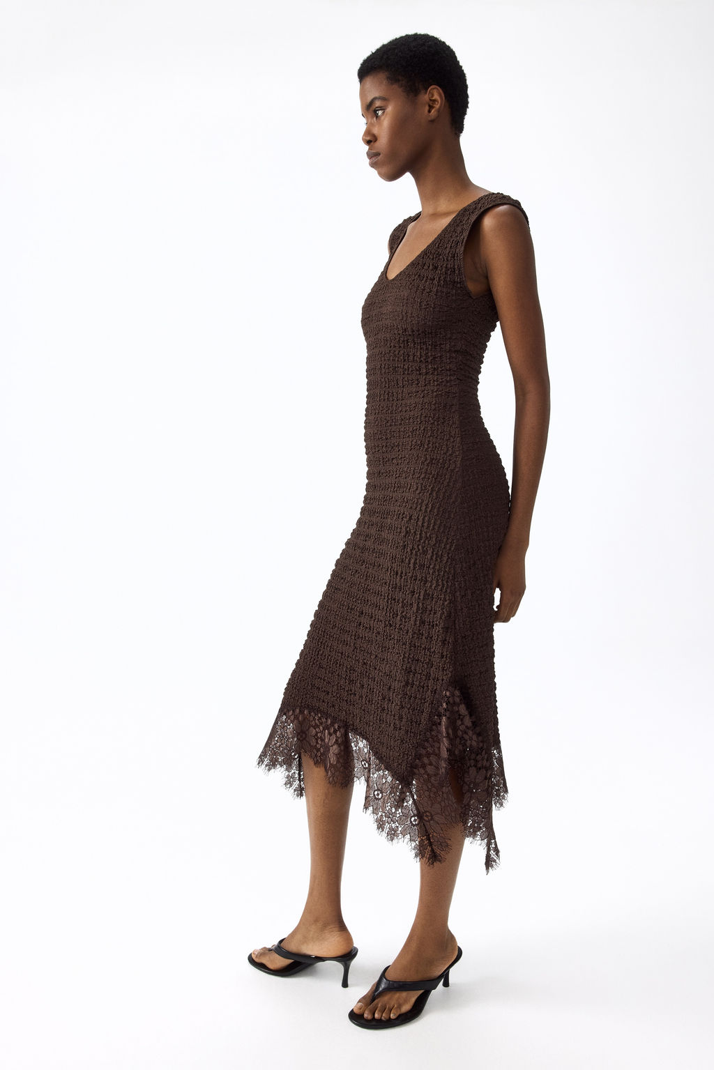 Vestido en punto texturizado con ribete de encaje - H&m фото 5