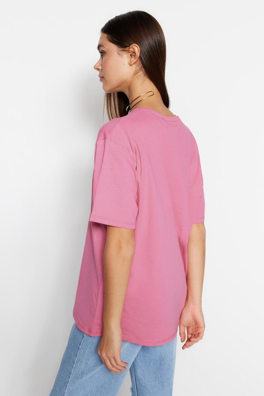 TRENDYOLMILLA Ekru %100 Pamuk Oversize/Genis Kal?p V Yaka Orme T-Shirt TWOSS23TS00003 фото 11