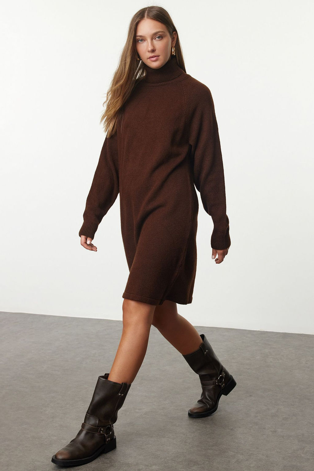 TRENDYOLMILLA Kahverengi Mini Triko Basic Elbise TWOAW25EL00028  фото 2