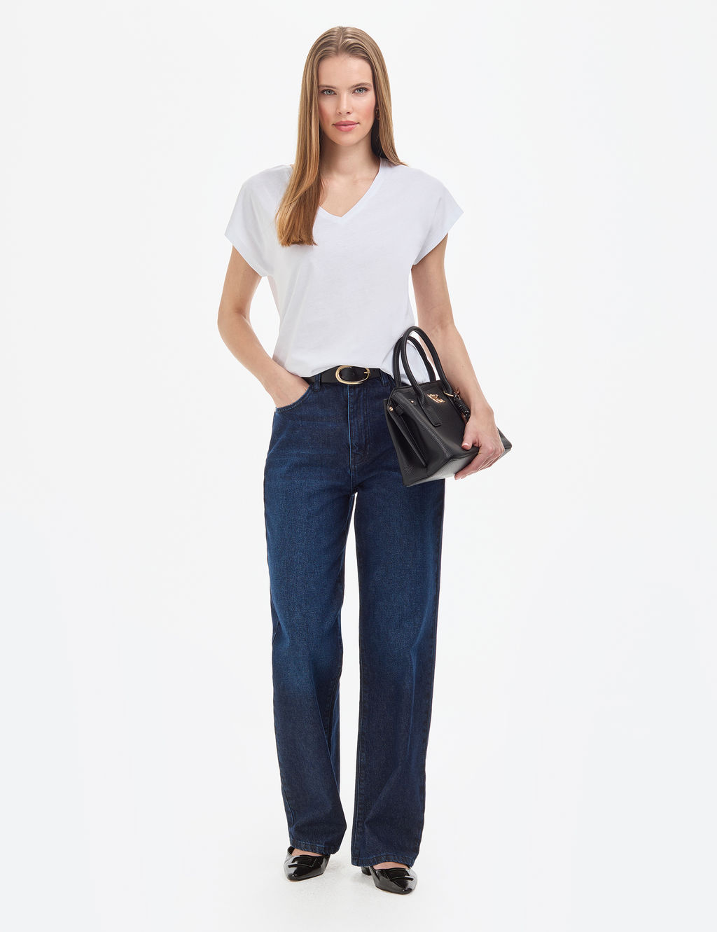 Beyaz Regular Fit V Yaka Basic Ti__rt