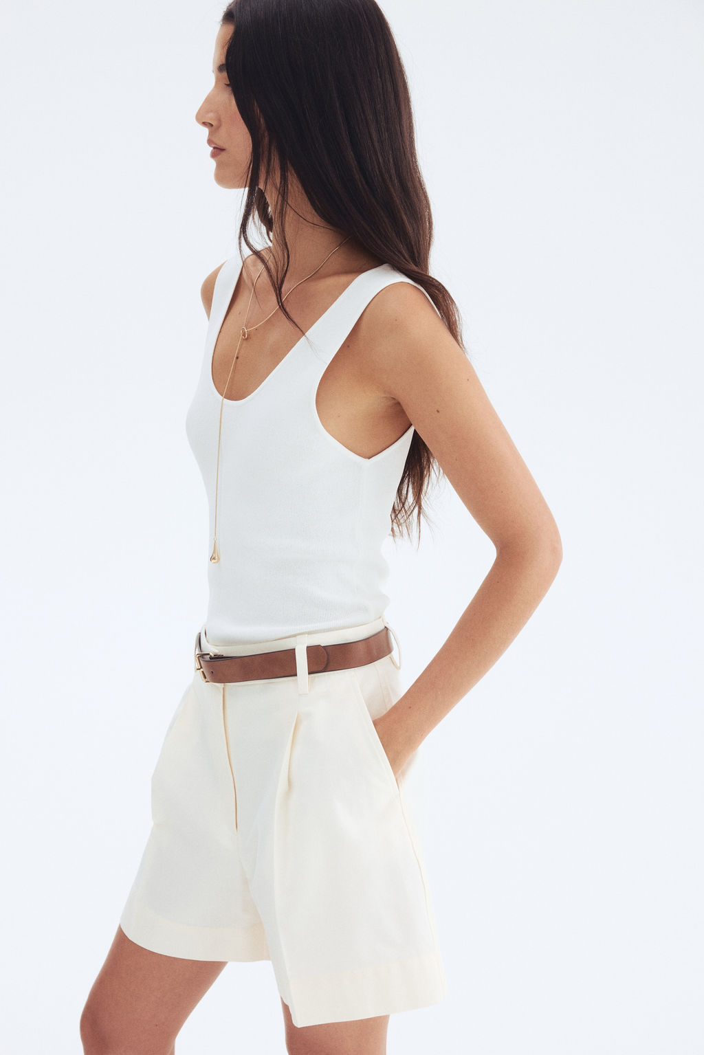 Pantal?n corto de sarga con cintur?n - H&m фото 3