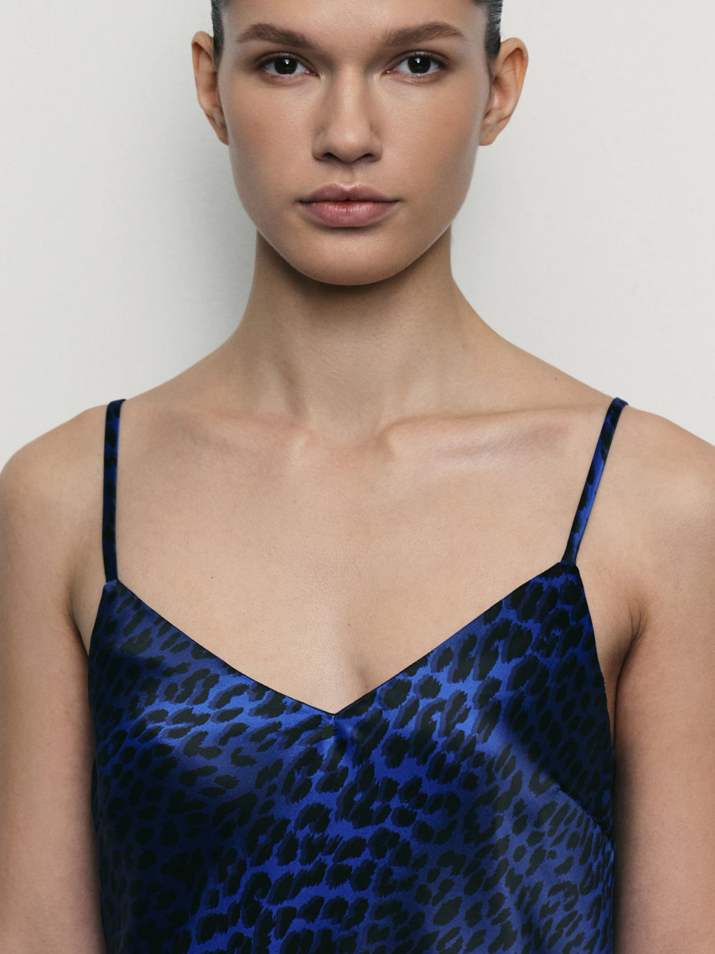 Атласное платье миди на бретелях / Zarina  фото 5