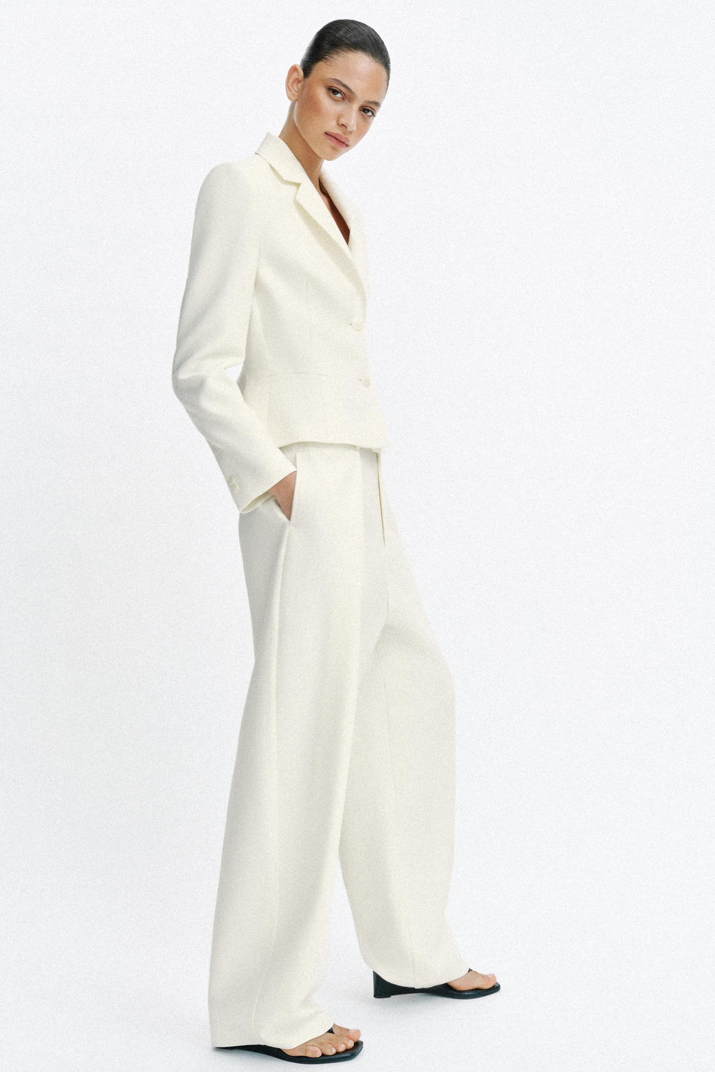 BLAZER ENTALLADA HOMBRERAS / Crudo - Zara фото 4