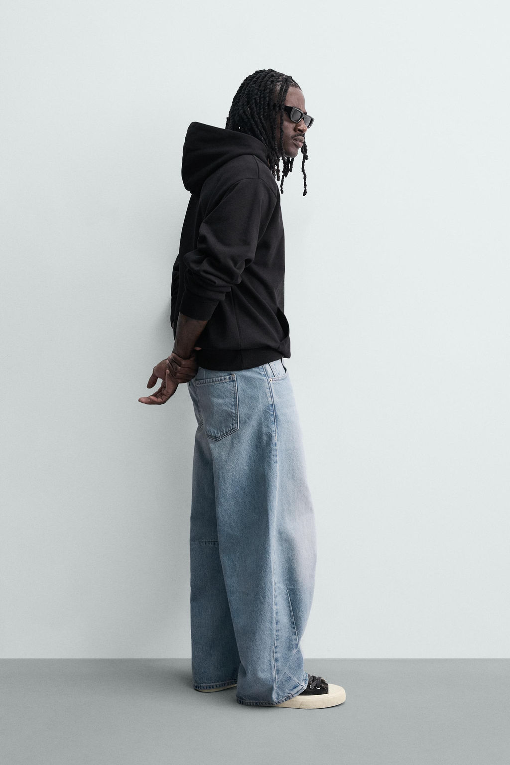 JEANS RELAXED BARREL FIT PINZAS / Azul claro - Zara фото 4