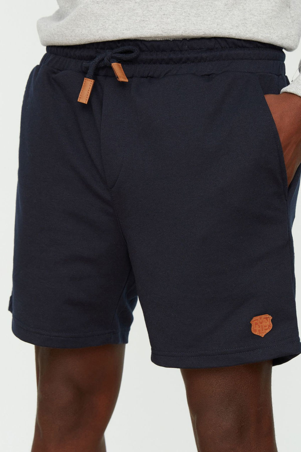 Lacivert Regular/Normal Kesim K?sa Boy PU Etiketli Lastik Belli Bagc?kl? Sort TMNSS22SR0403