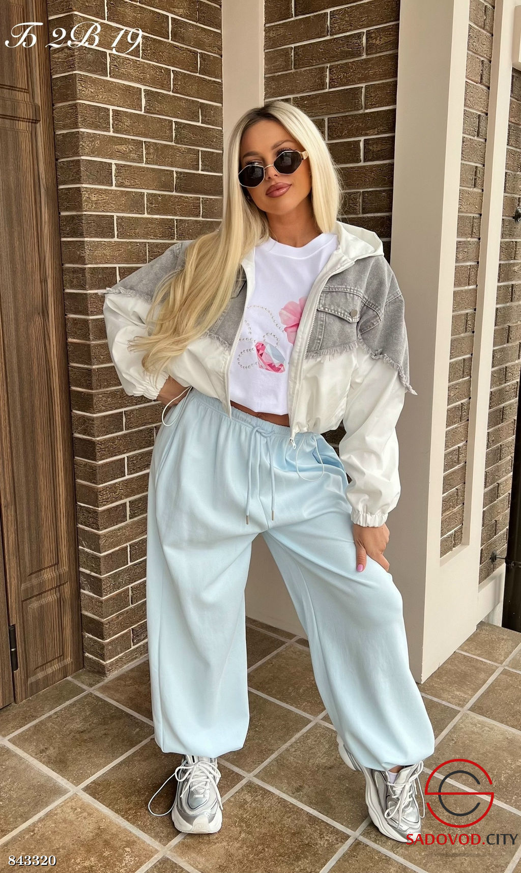 Ветровка женская весенняя