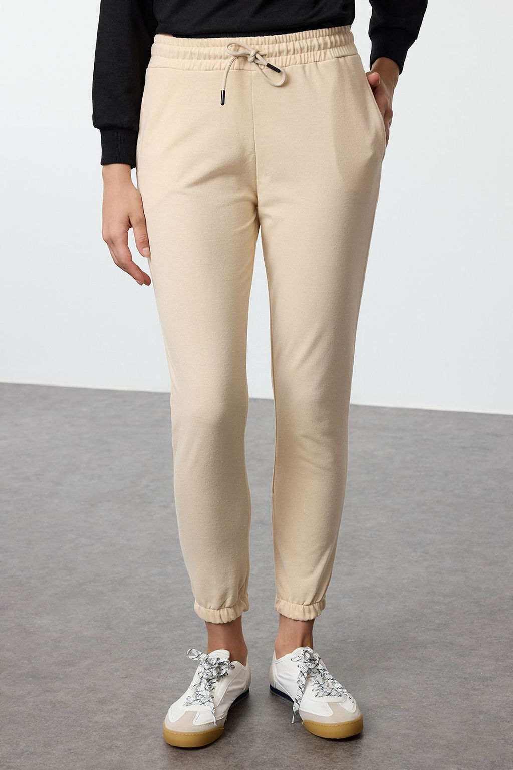 Siyah Basic Jogger Ince Orme Esofman Alt? Pantolon TWOAW21EA0194 - Trendyolmilla фото 16