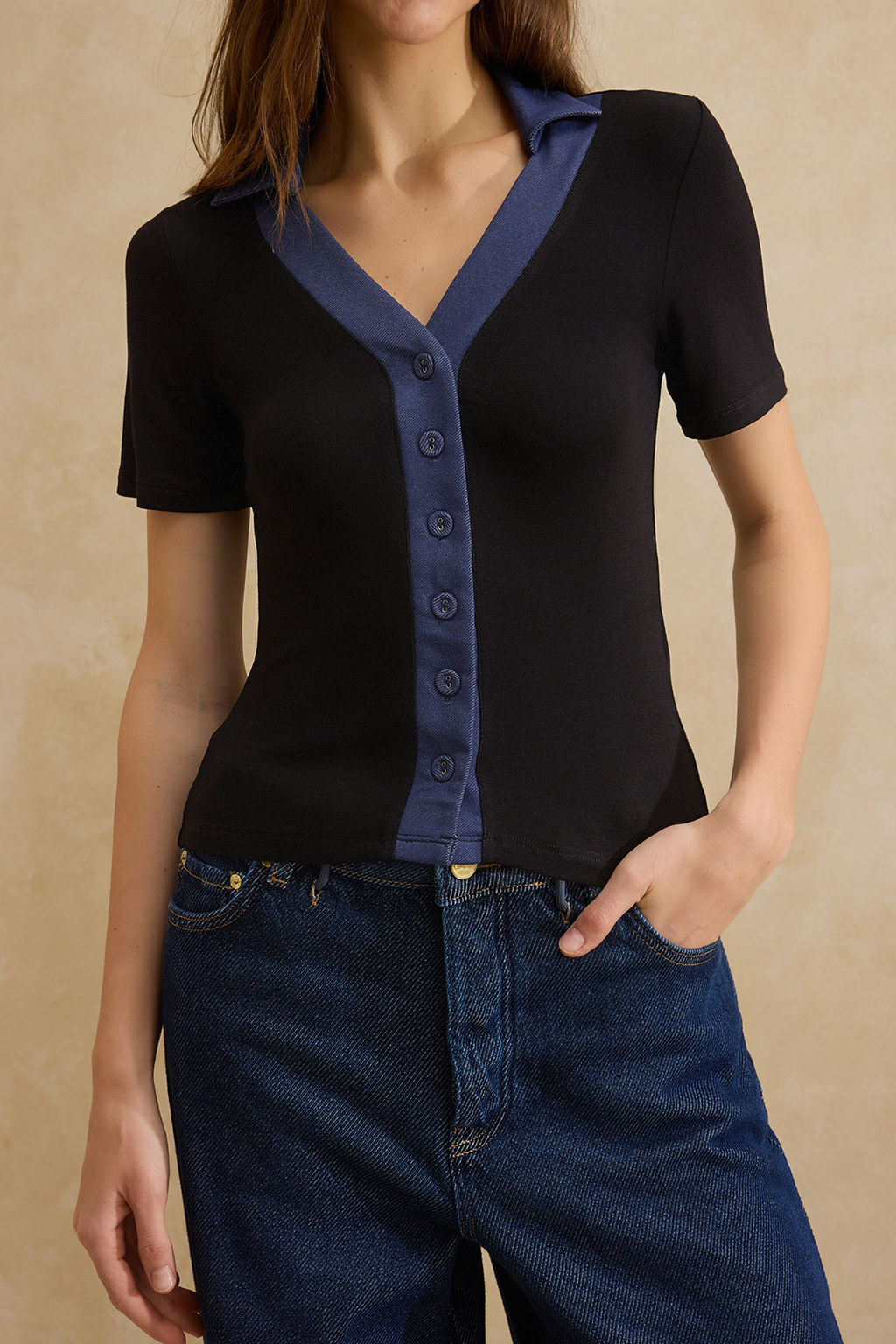 Siyah Renk Bloklu Fitted Polo Yaka Dugmeli Garni Detayl? Premium Yumusak Orme Bluz TWOSS26BZ00065 - Trendyolmilla фото 3