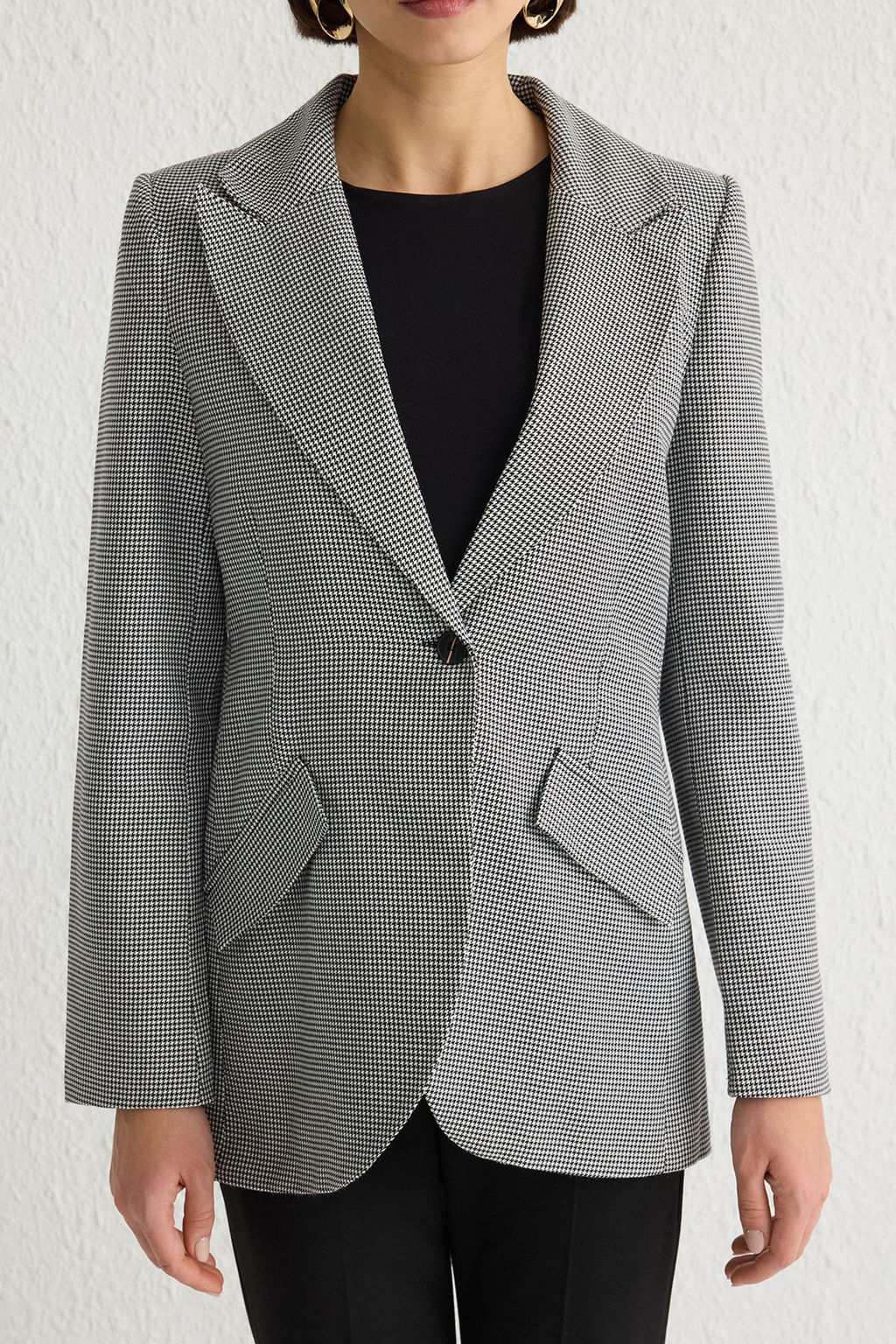 TRENDYOLMILLA Siyah Kaz Ayag? Desenli Fitted Premium Poliviskon Dokuma Blazer Ceket TWOSS25BC00013