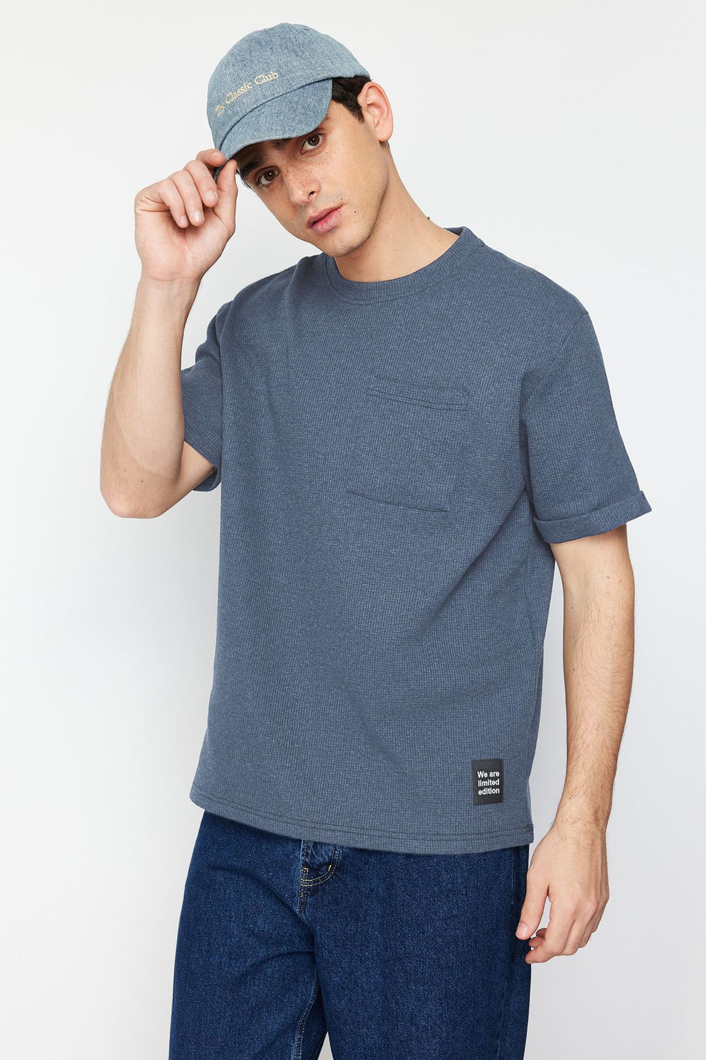 TRENDYOL MAN Siyah Oversize/Genis Kesim K?sa Kol Cepli Etiket Detayl? T-Shirt TMNSS23TS00077 - Trendyolmilla фото 52