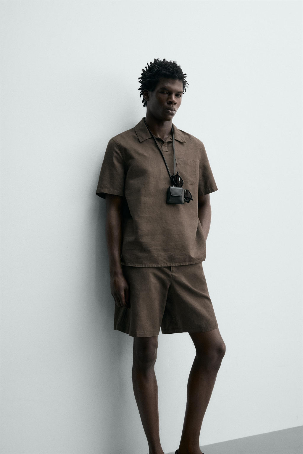 BERMUDA REGULAR FIT C??AMO - ALGOD?N / Marr?n