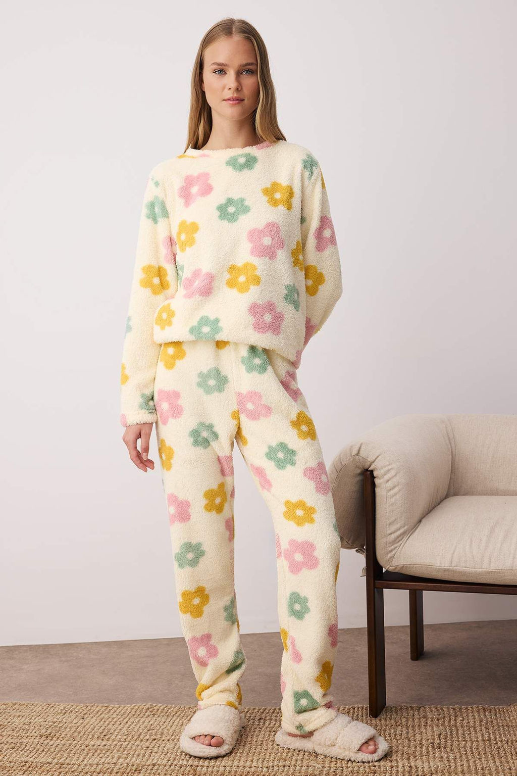Trendyolmilla Pembe-Cok Renkli Cicekli Wellsoft K?sl?k Orme Pijama Tak?m? THMAW24PT00191  фото 9