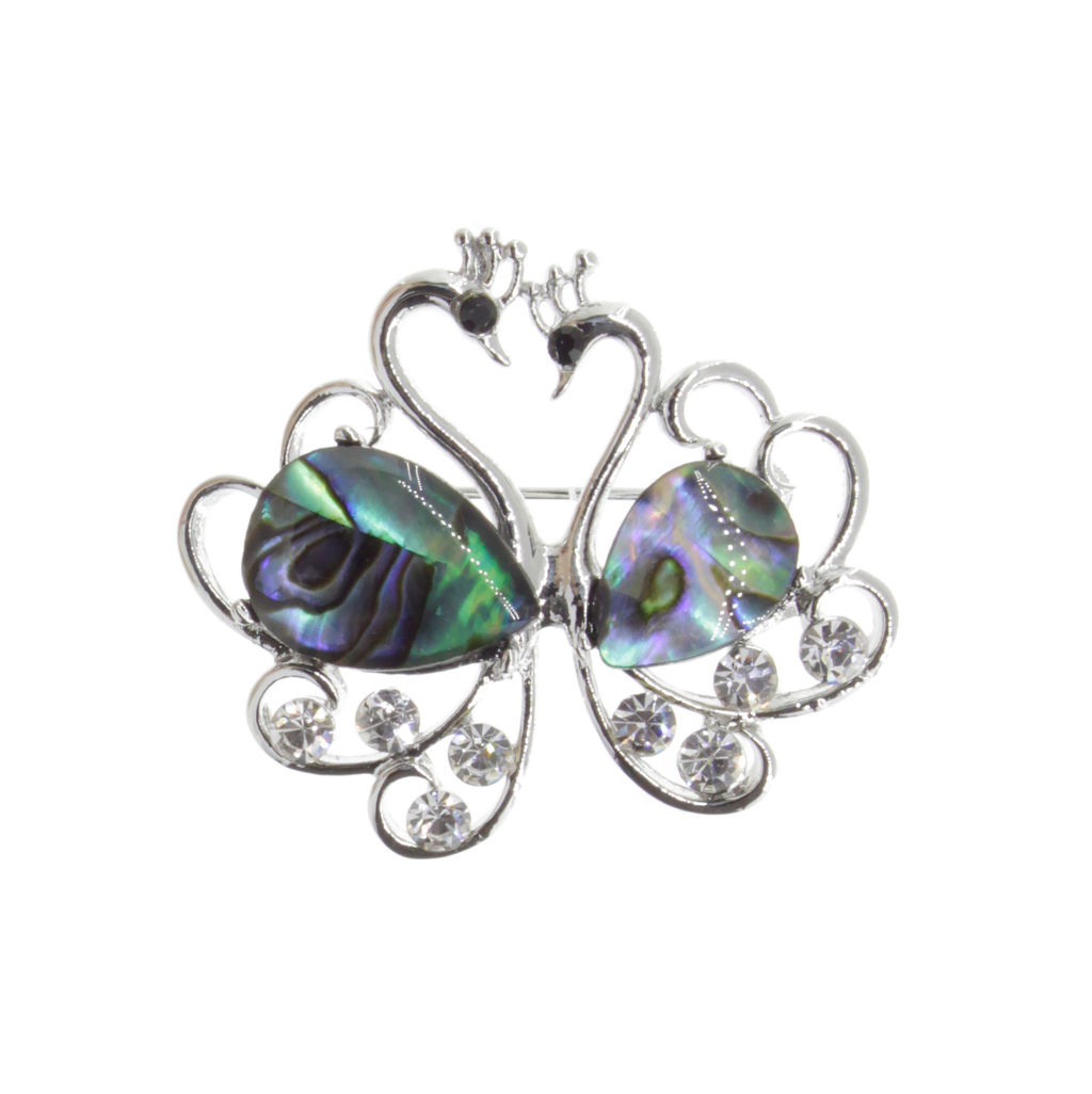 Брошь "Влюбленные лебеди" со вставками из гелиотиса и ювелирного сплава