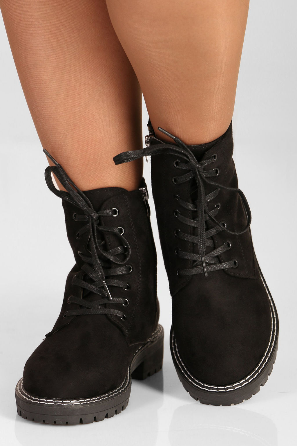 Ботинки женские черные на шнуровке