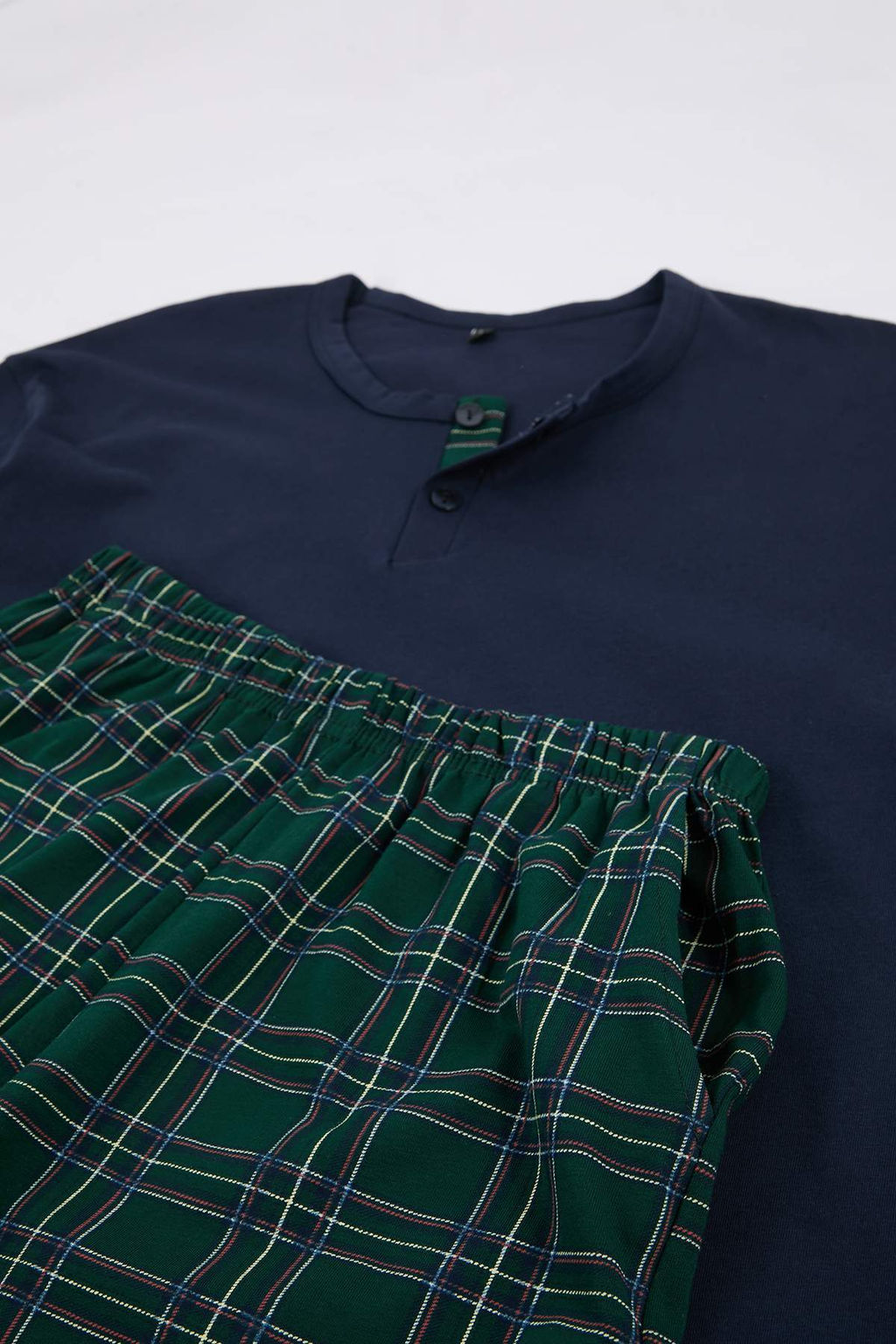 Lacivert Regular Dugmeli Yaka Ekose Pamuklu Pijama Tak?m? TMNSS26PT00012