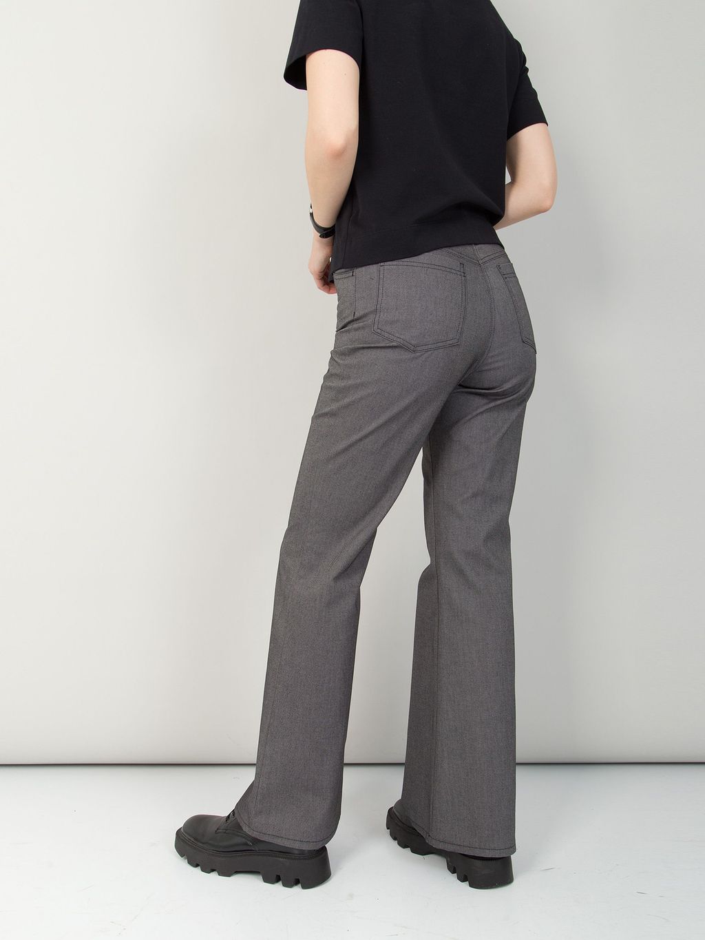 Брюки серые расклешенные - Stilla фото 5