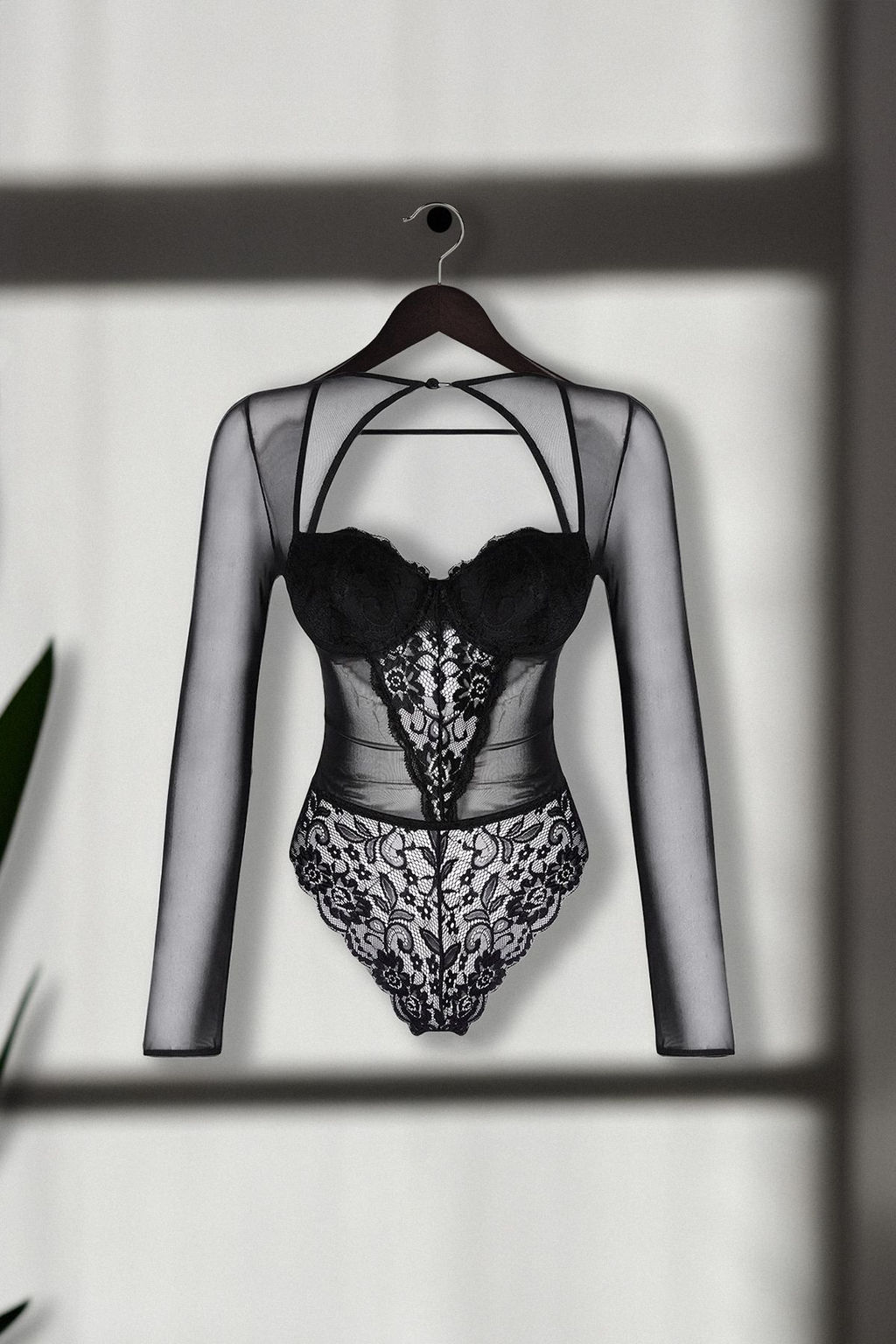 TRENDYOLMILLA Siyah Dantelli Cut Out/Pencere Detayl? Kapl? Orme Body THMAW25BD00003