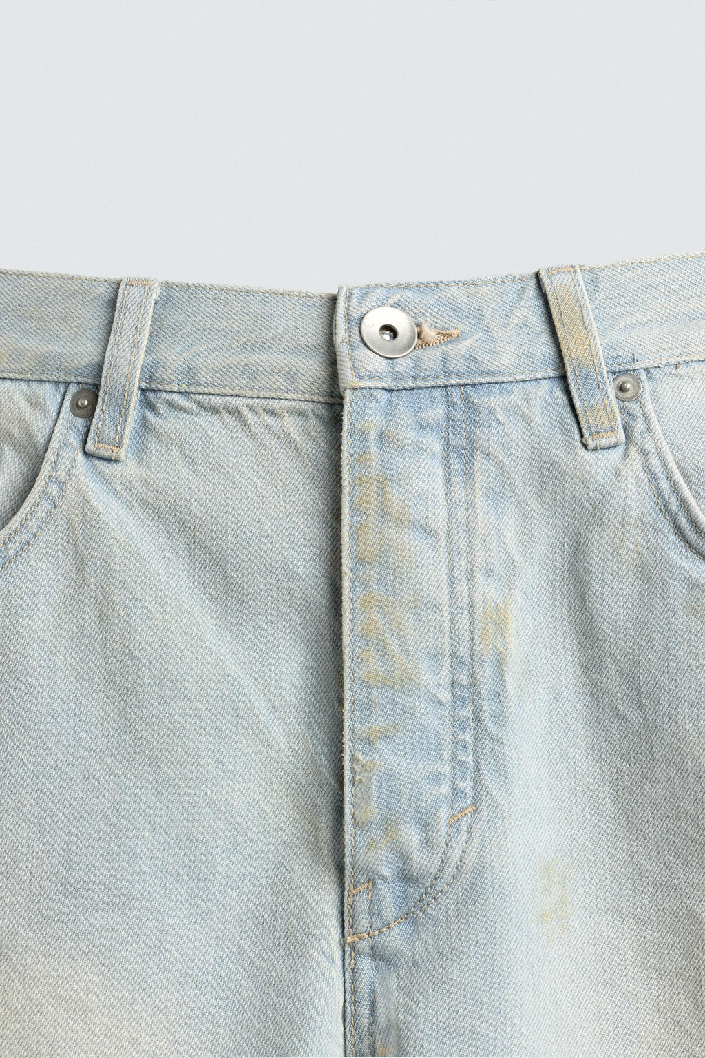 BERMUDA DENIM STRAIGHT FIT LAVADO EFECTO VINTAGE / Azul claro