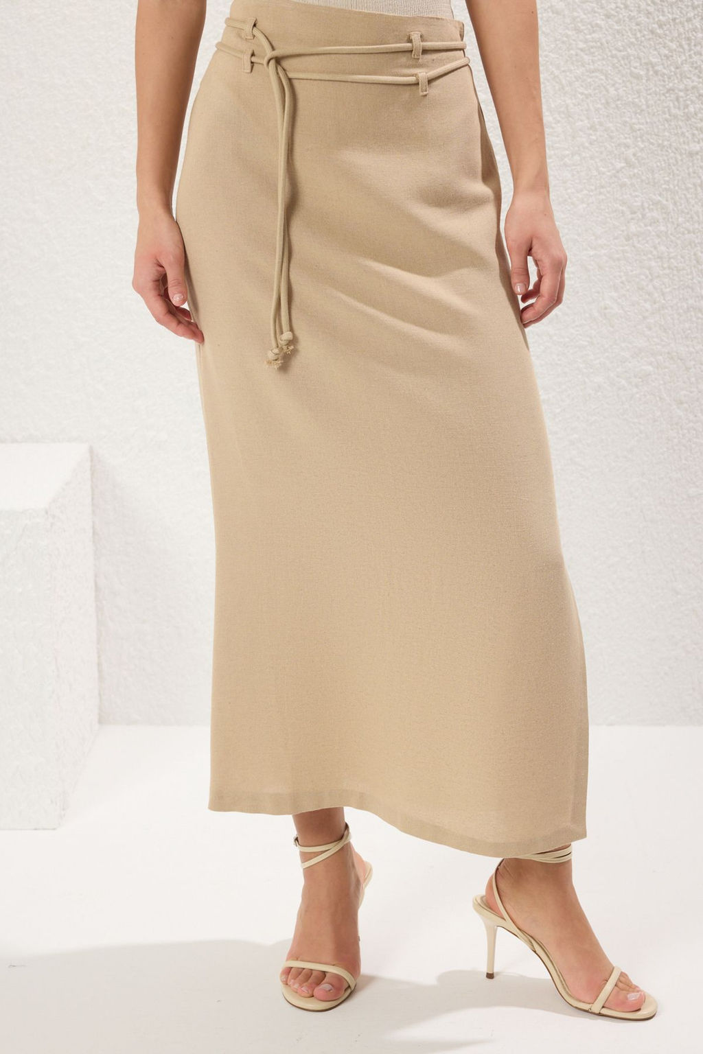TRENDYOLMILLA Tas Kordon Kemerli Keten Kar?s?ml? Yandan Y?rtmacl? Maxi Boy Dokuma Etek TWOSS25ET00124 фото 7