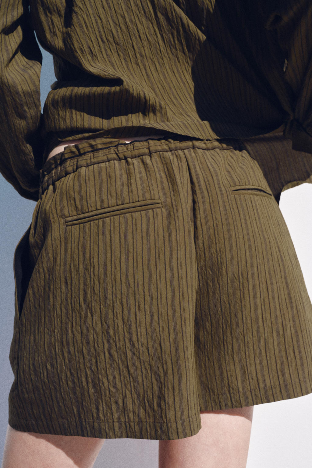 SHORTS JACQUARD RAYAS ZW COLLECTION / Marr?n-Azul - Zara фото 3