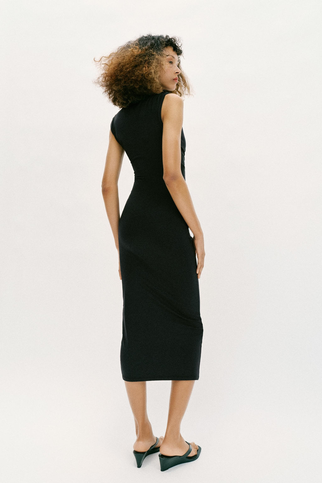 VESTIDO MIDI DRAPEADO / Negro - Zara фото 3