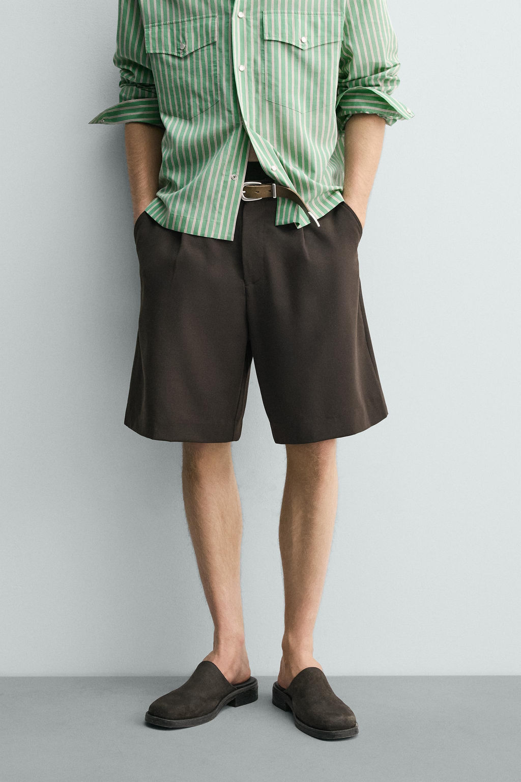 BERMUDA RELAXED FIT PLIEGUES / Chocolate