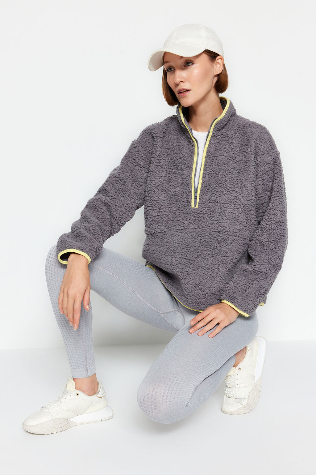 Gri Pelus Orme Spor Sweatshirt THMAW23SW00021