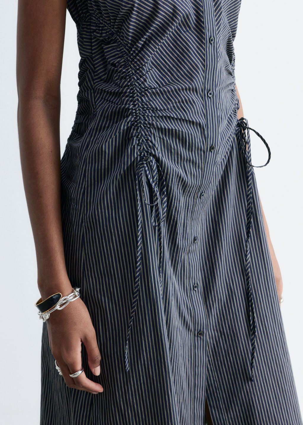 Vestido midi sin mangas con cord?n de ajuste - H&m фото 4