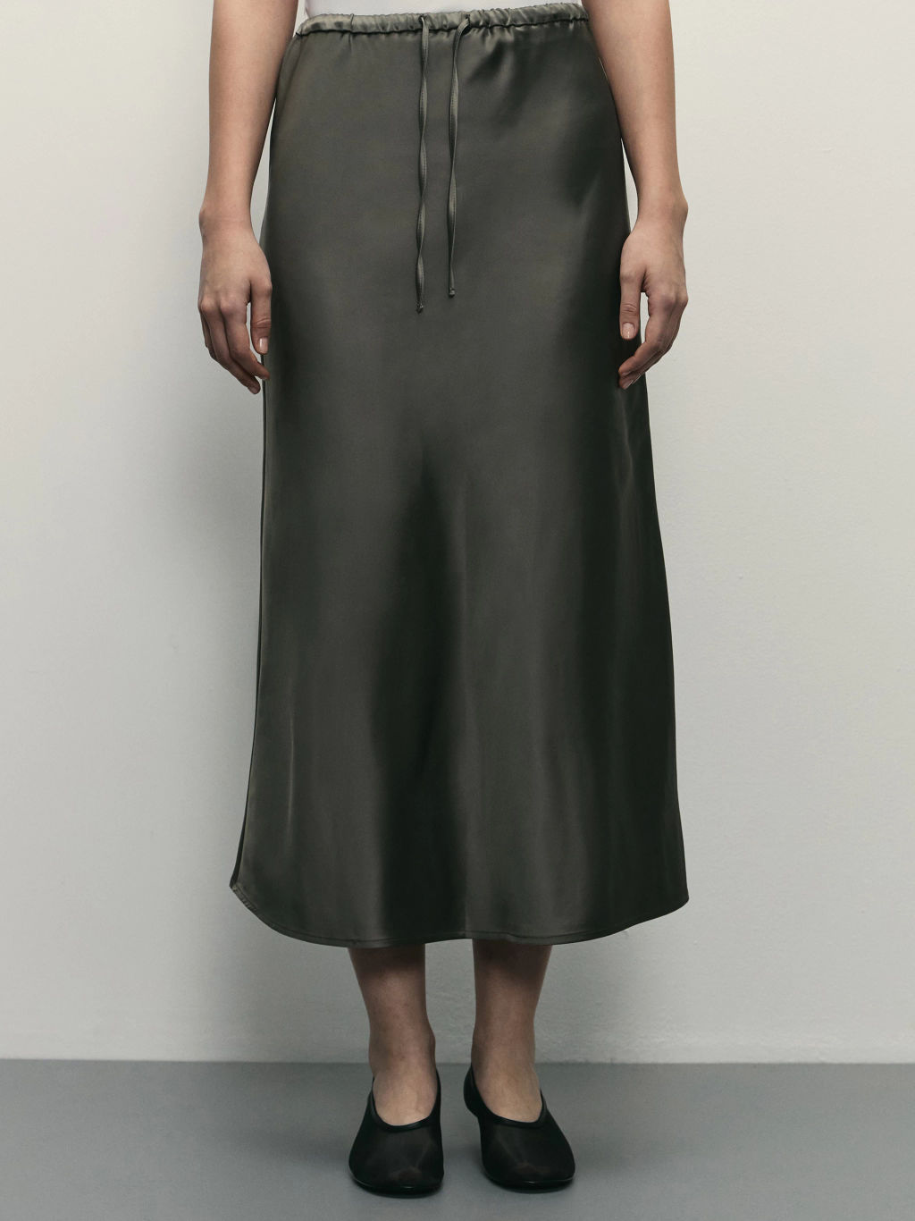 Сатиновая юбка миди с поясом на кулиске / Zarina фото 2
