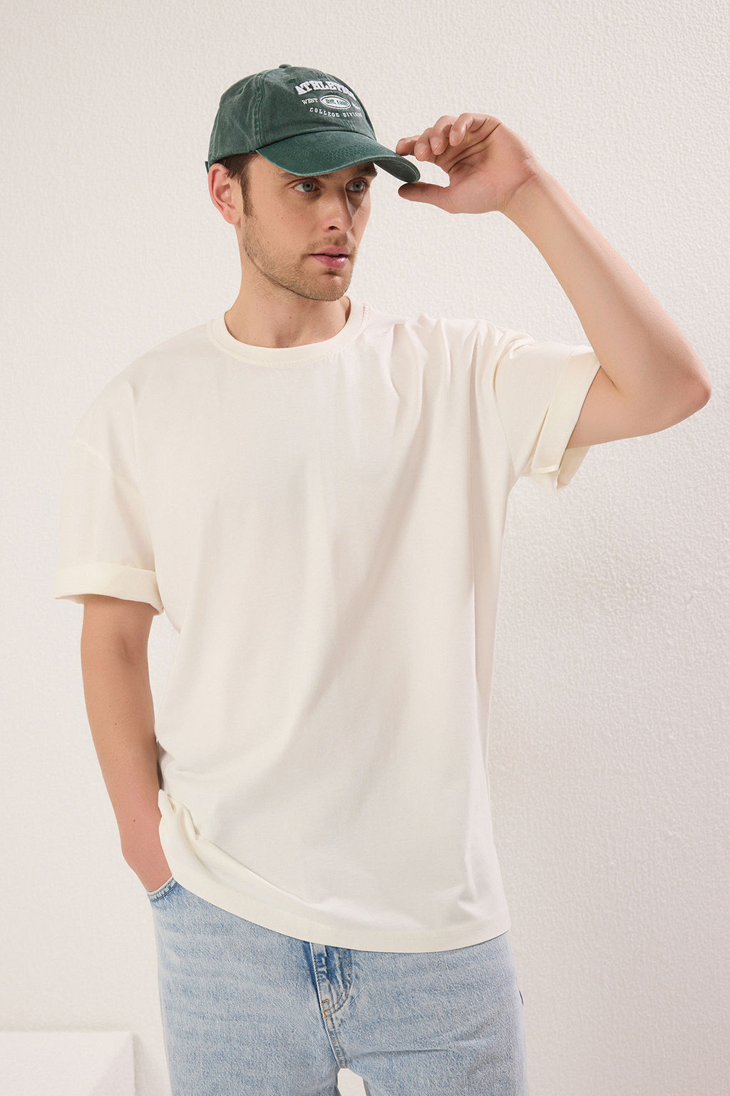 Ekru Oversize/Genis Kesim S?rt Hayvan Bask?l? %100 Pamuk T-Shirt TMNSS25TS00117