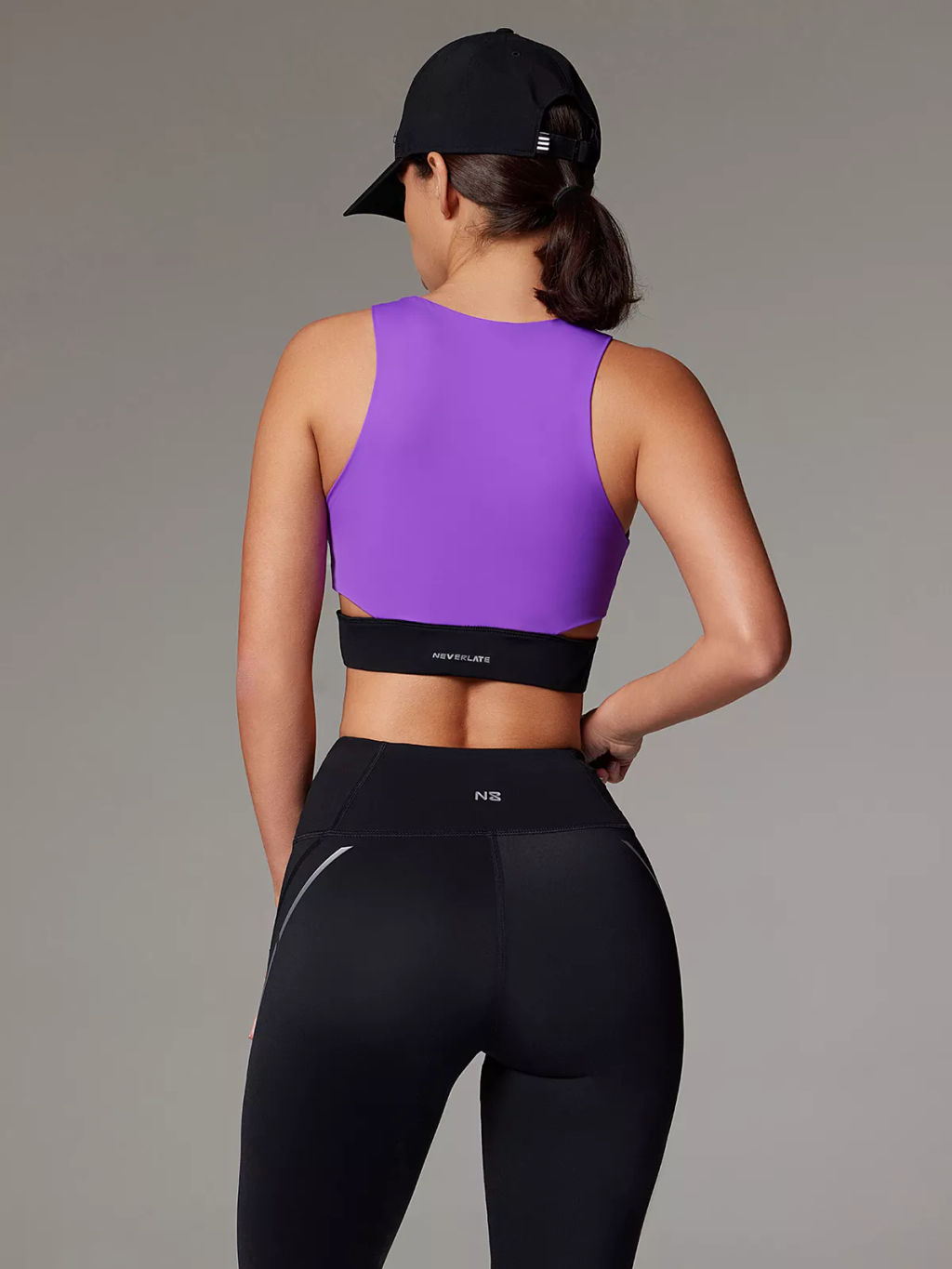 Спортивный топ-бра со средней поддержкой и вставными чашками в фиолетовом цвете - Eazyway фото 2