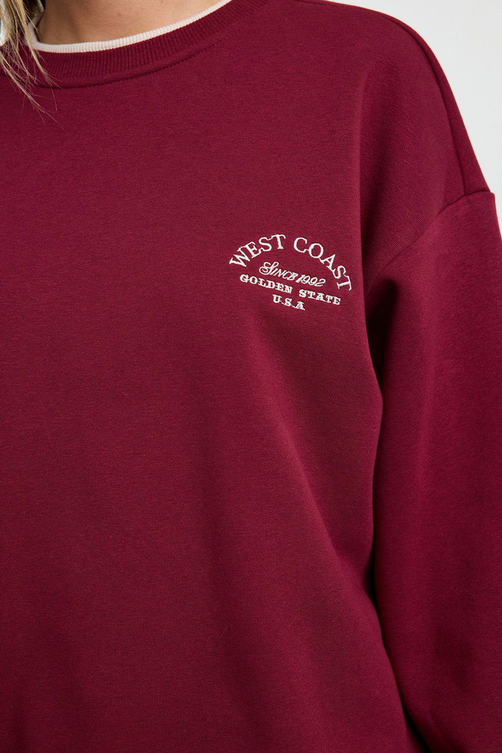 TRENDYOLMILLA Bordo Slogan Nak?sl? Renk Bloklu Oversize Kal?p Kal?n Ici Polarl? Orme Sweatshirt TWOAW25SW00245 фото 4