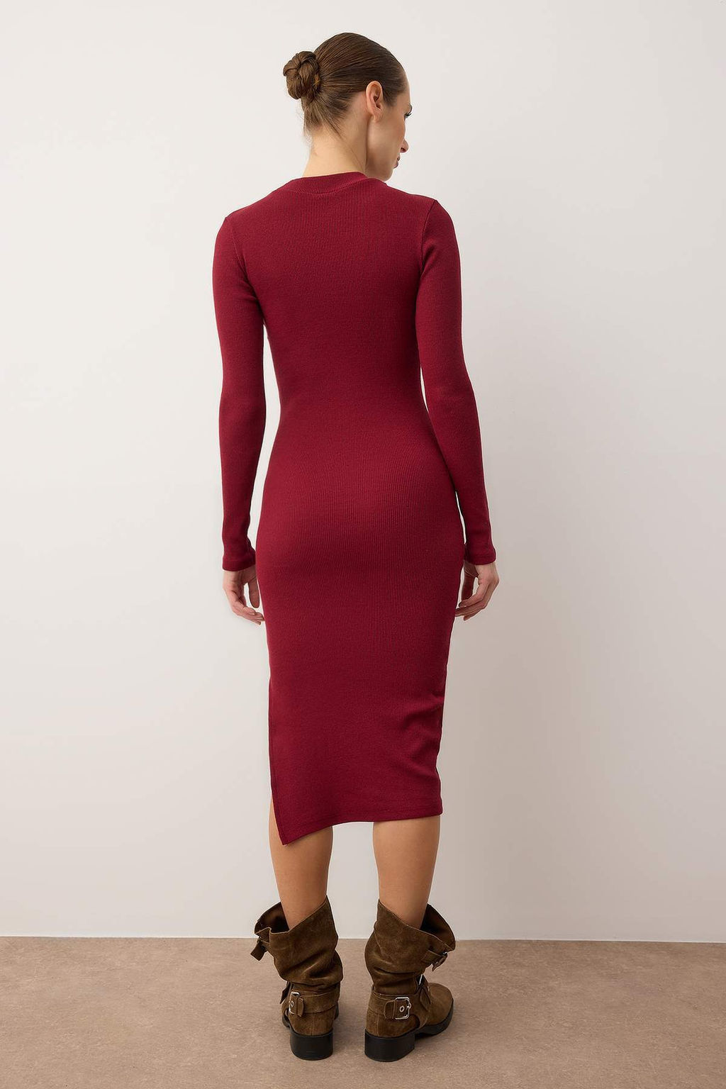 Bordo Vucuda Oturan Y?rtmacl? Bisiklet Yaka Midi Fitilli Esnek Orme Kalem Elbise TWOAW21EL0135