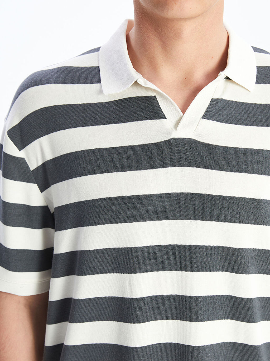 LC Waikiki Mavi Polo Yaka _izgili Penye Erkek Ti__rt