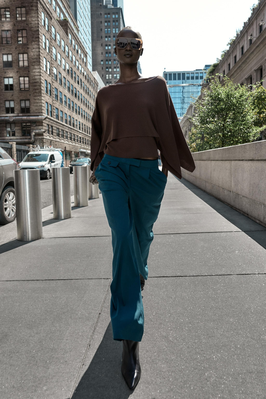 WIDE-LEG TROUSERS WITH DARTS