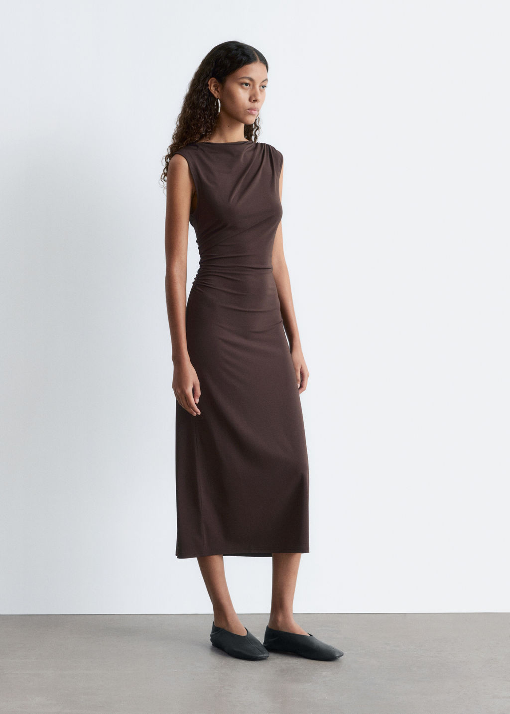 Vestido midi drapeado sin mangas - H&m фото 4