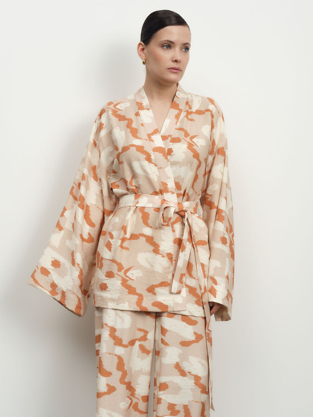 Жакет-кимоно из вискозы 42367 серый с принтом