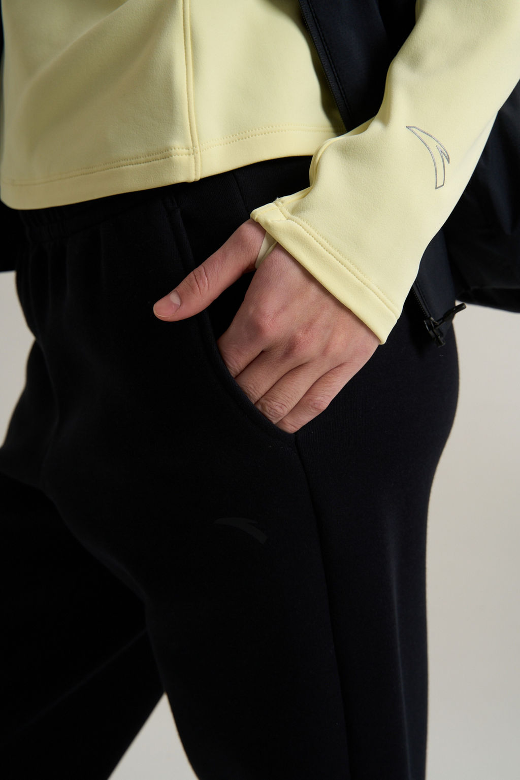 Брюки трикотажные Черный TRN ESSENTIAL Knit Track Pants