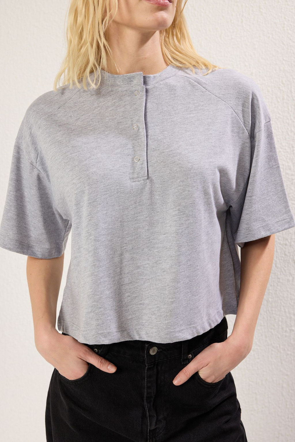 TRENDYOLMILLA Bordo Relaxed/Rahat Kal?p Crop Truvakar Kol C?tc?tl? Orme T-Shirt TWOSS25TS00021  фото 3