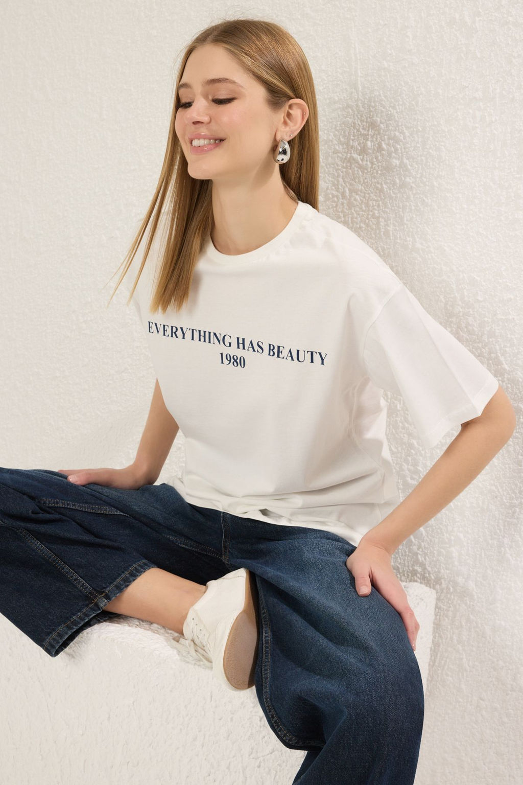 Ekru %100 Pamuk Slogan Bask?l? Relaxed/Genis Rahat Kesim Orme T-Shirt TWOSS19GH0034