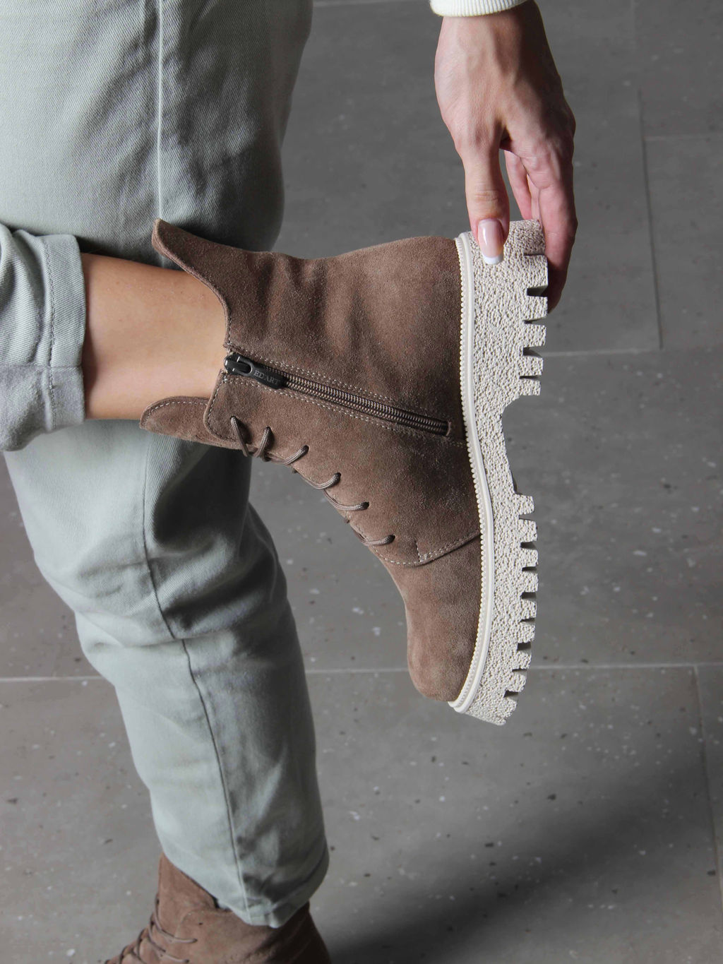 Ботинки 228.V.1541be. Коричневый капучино замша/Мех